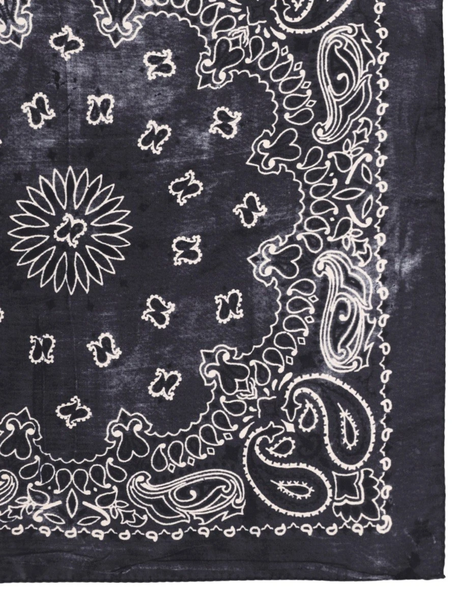 FOULARD CON MOTIVO PAISLEY.webp