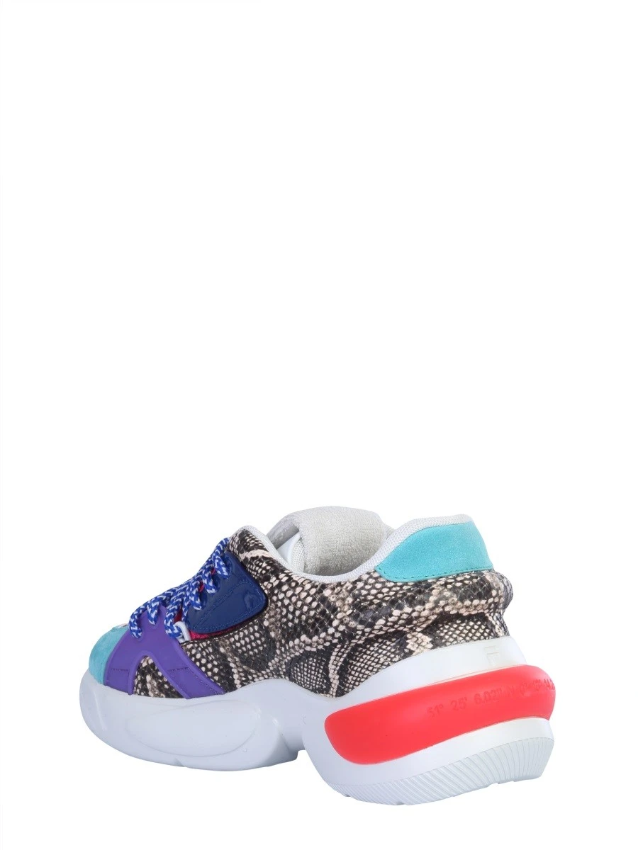 LOGO SNEAKERS.webp
