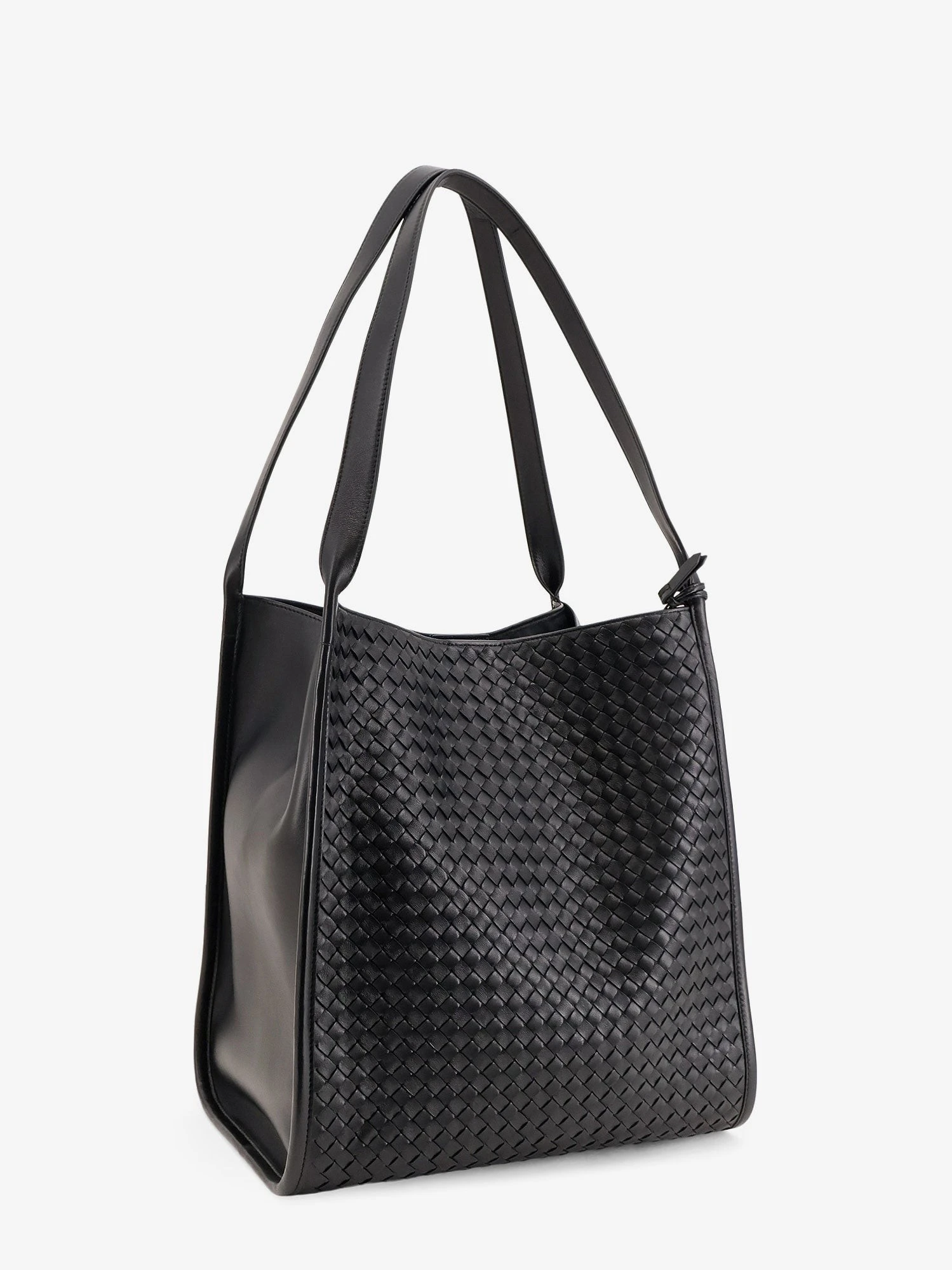 Corriere leather shoulder bag with Intrecciato pattern.webp