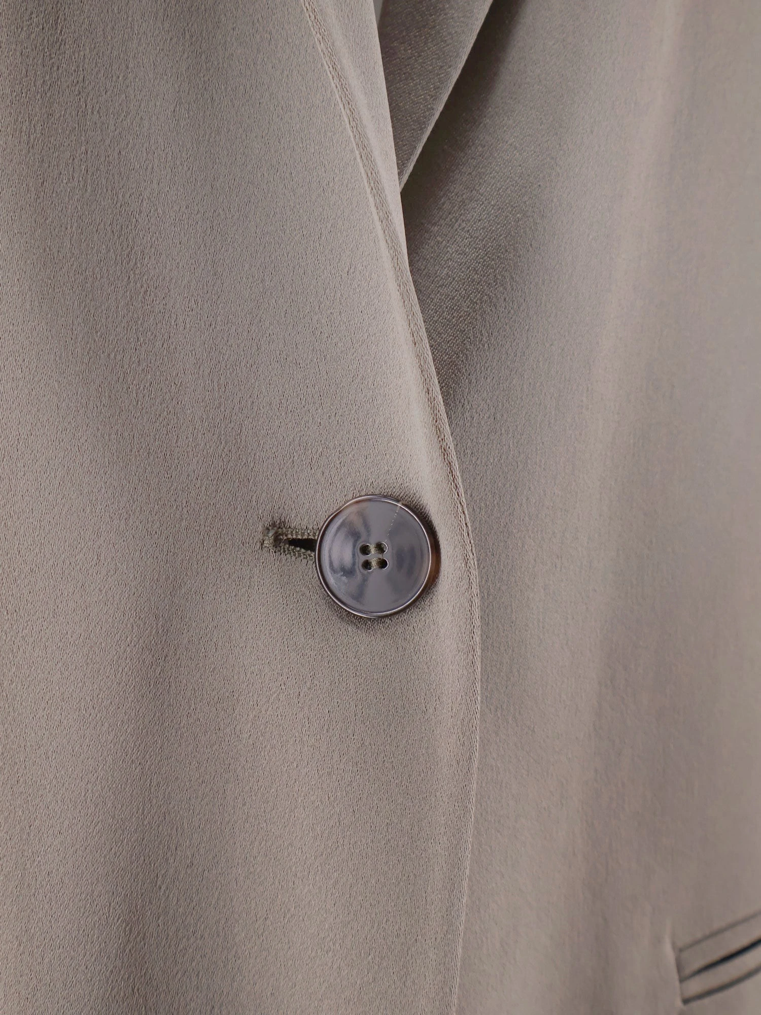 Single-breasted satin blazer.webp