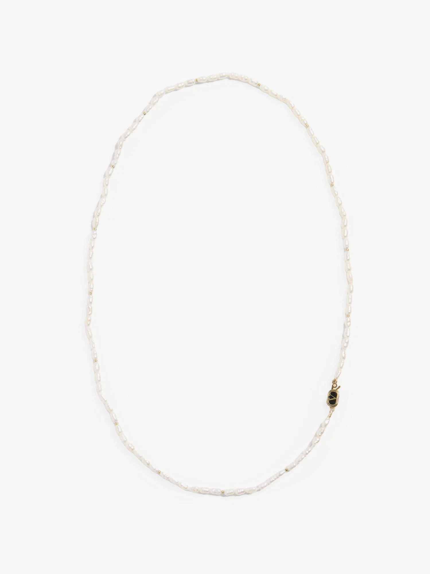 Metal necklace with pearls.webp