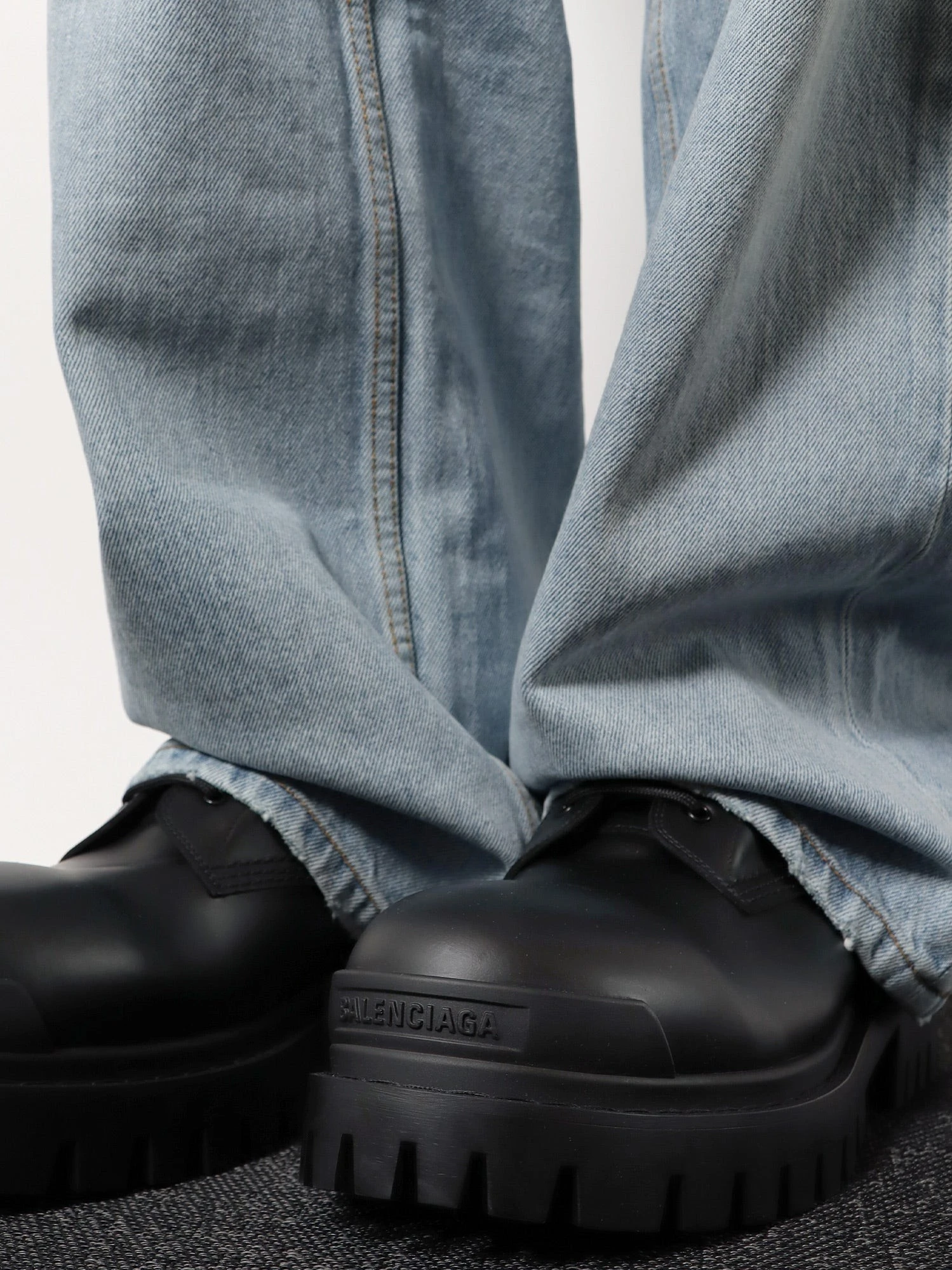 Leather boots with maxi rubber sole.webp