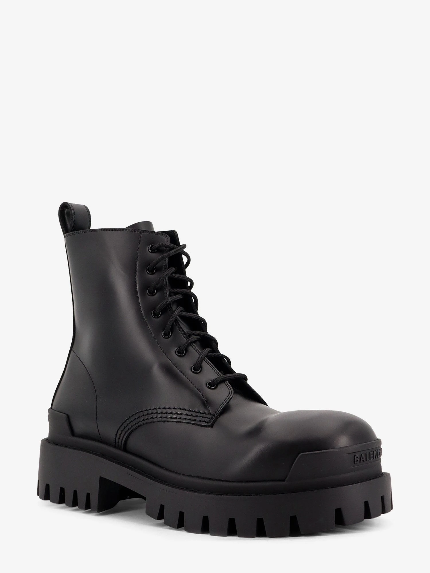 Leather boots with maxi rubber sole.webp
