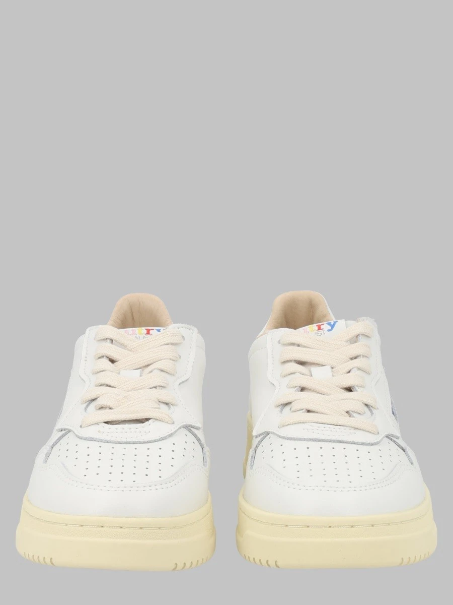 SNEAKER "MEDALIST LOW".webp