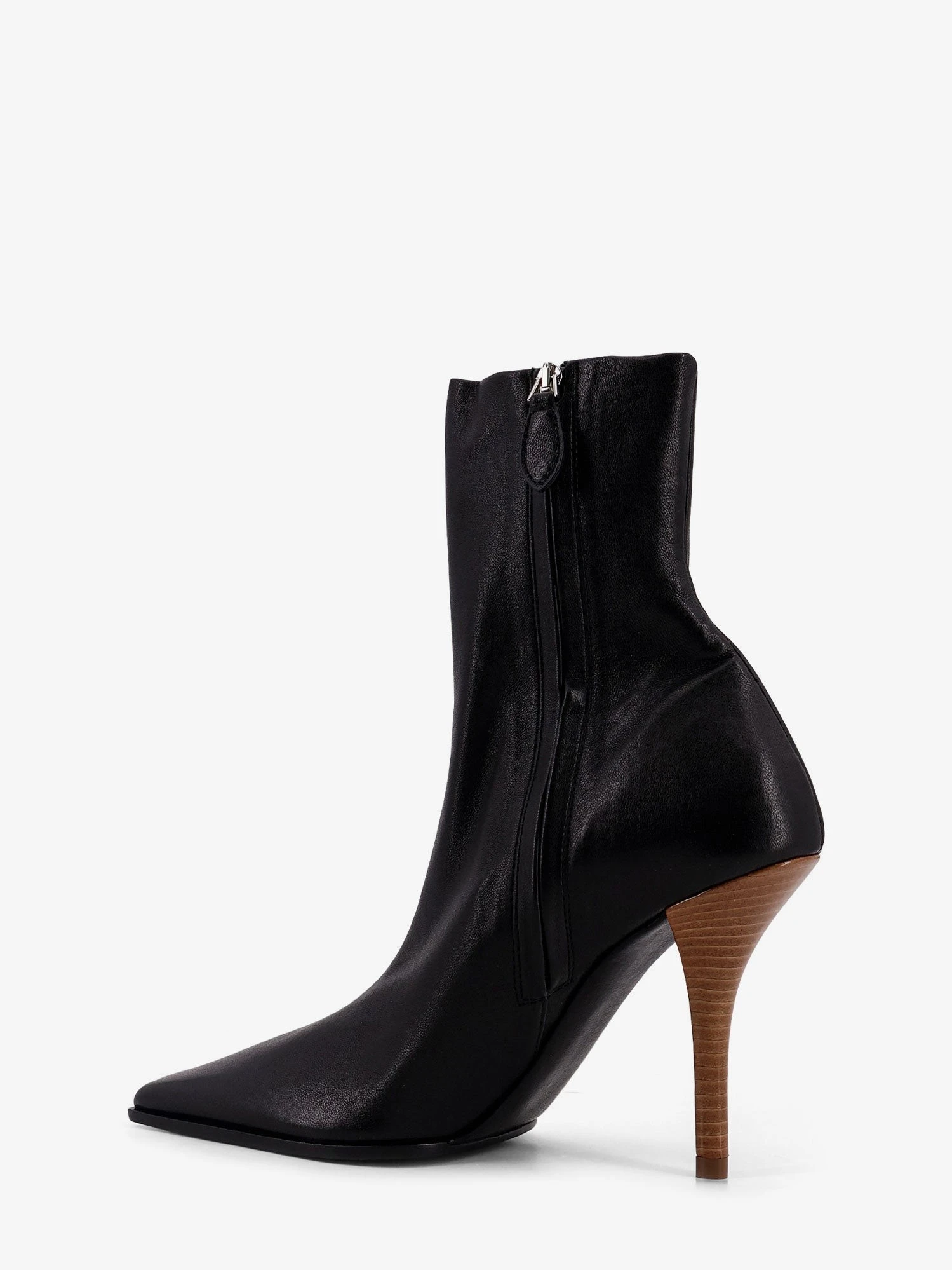 Leather boots.webp