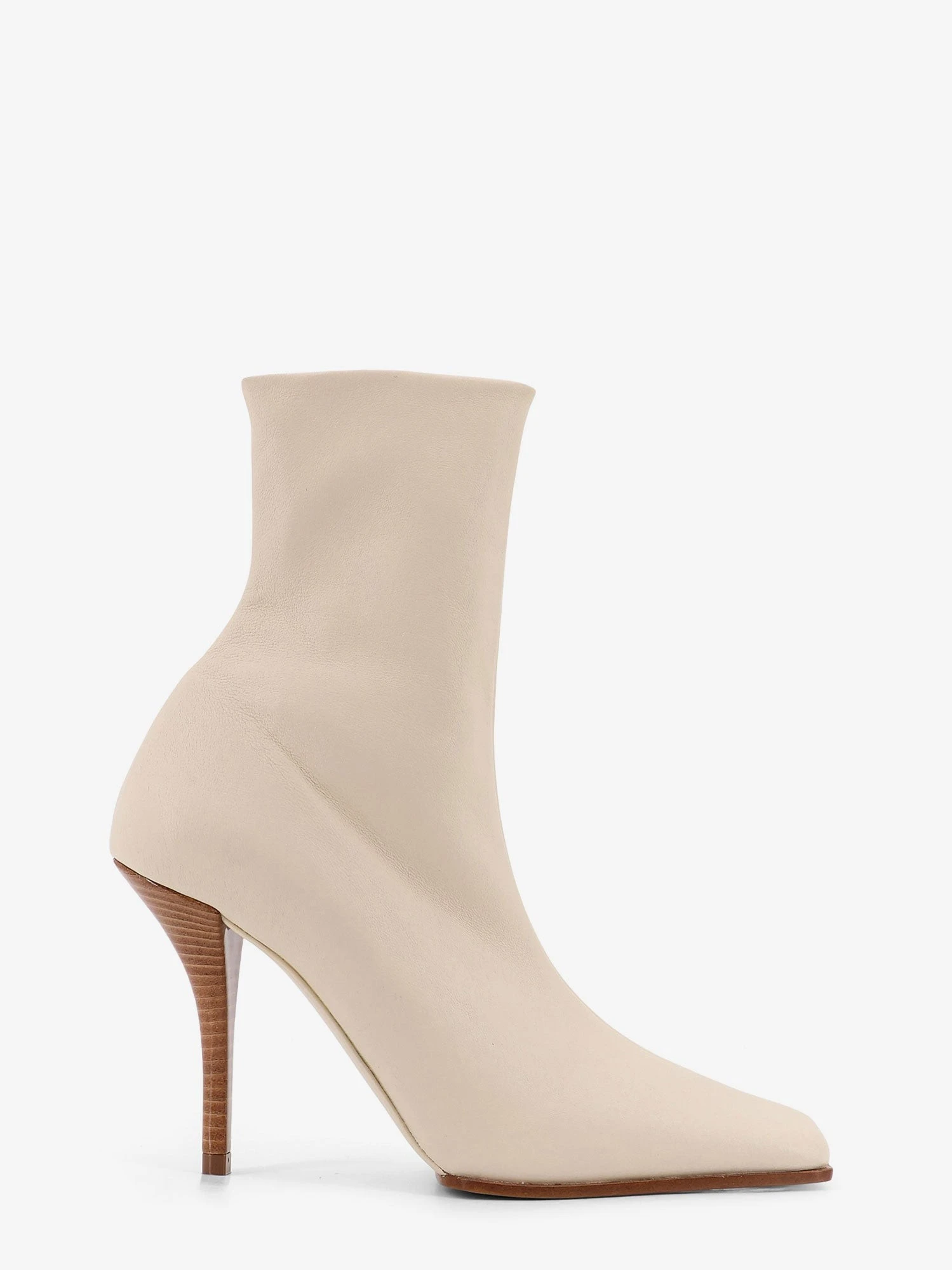 Leather boots.webp