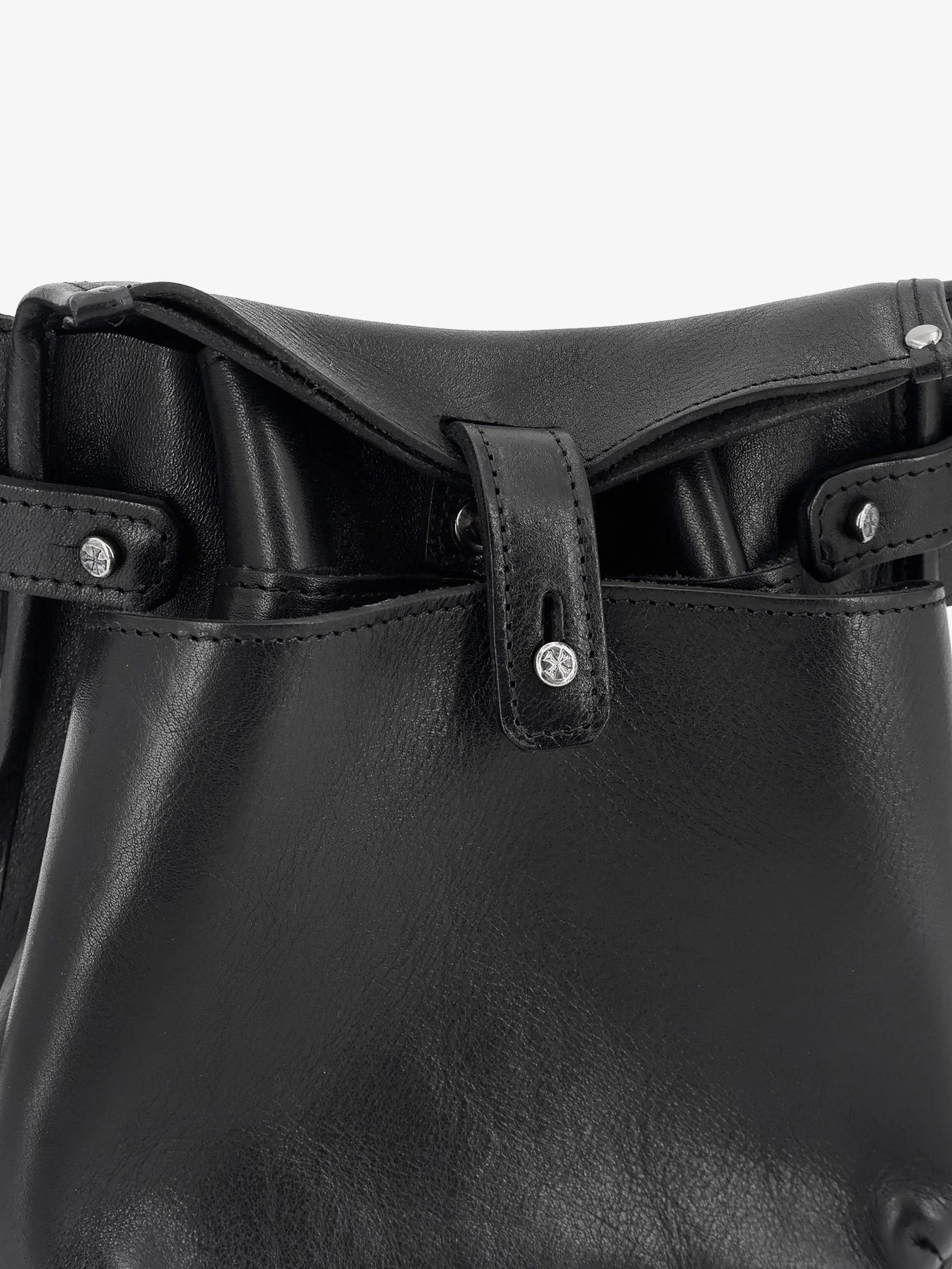 Leather shoulder bag.webp