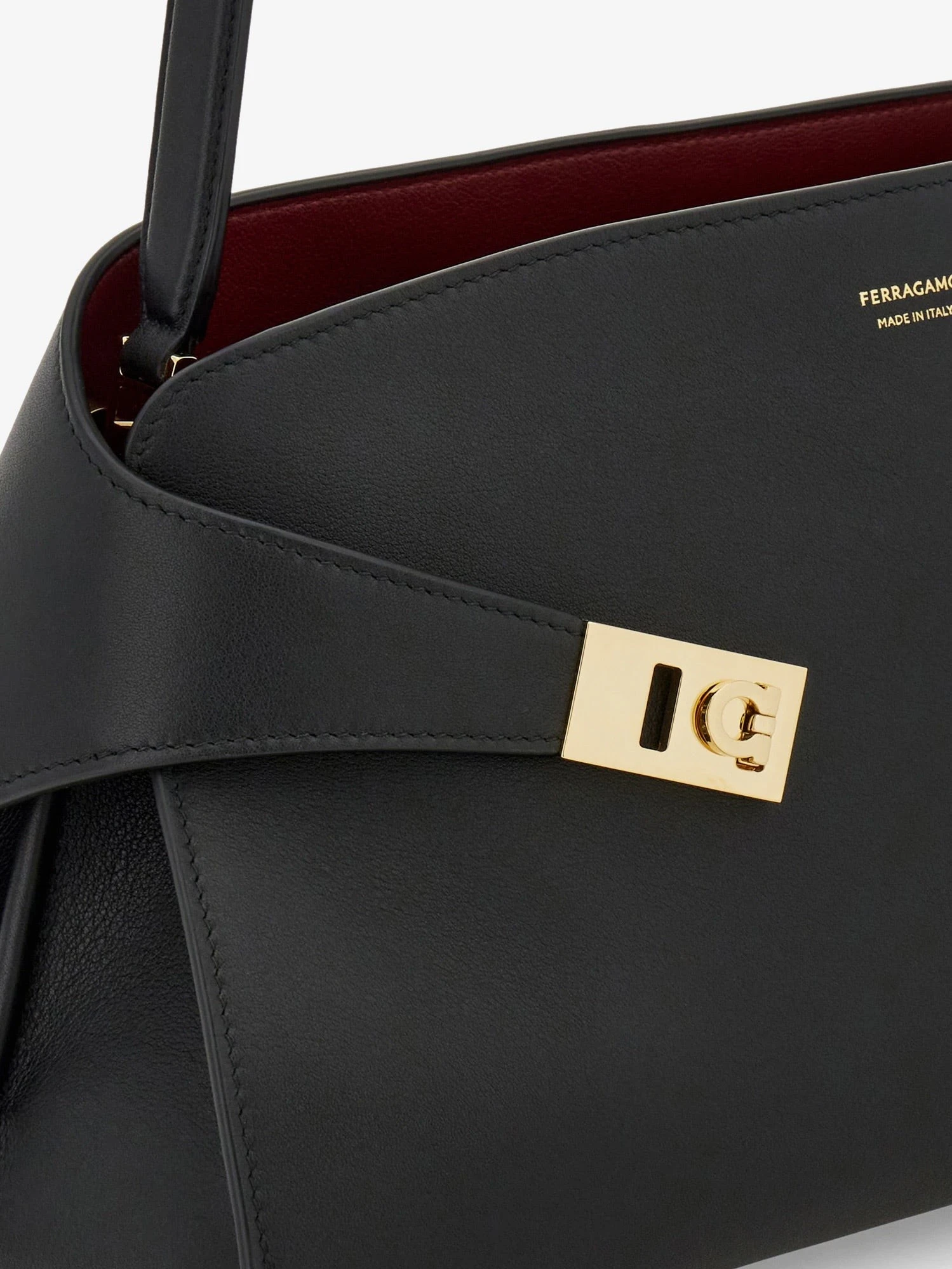 Hug Soft M leather shoulder bag.webp