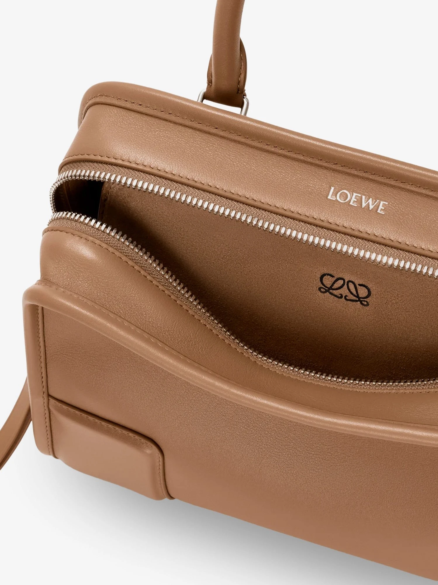 Amazona 180 leather handbag.webp